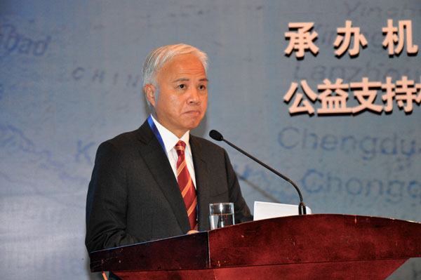香港中華總商會(huì)會(huì)長(zhǎng)楊釗作《發(fā)揮香港優(yōu)勢(shì)促兩岸三地經(jīng)貿(mào)合作的提升》演講.jpg