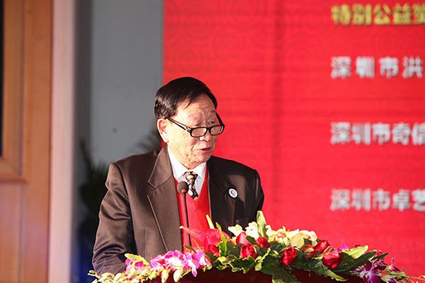 周長(zhǎng)瑚主席宣讀第十三屆“深圳企業(yè)創(chuàng)新紀(jì)錄”表彰決定